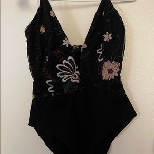 Floral Black bodysuit sz Small